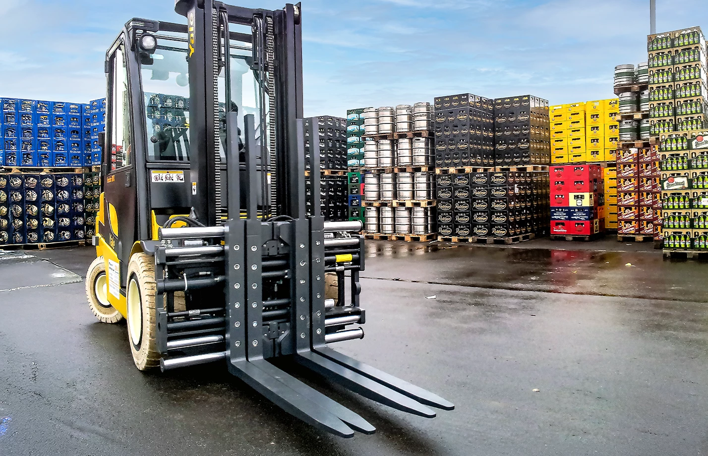 Silver Line clamp attachment on Hyster 120 lift truck.